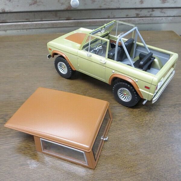 1:24 LOST 1970 Ford Bronco【ロスト】ミニカー 1:24 LOST 1970 Ford Bronco ロスト ミニカー アメリカン雑貨