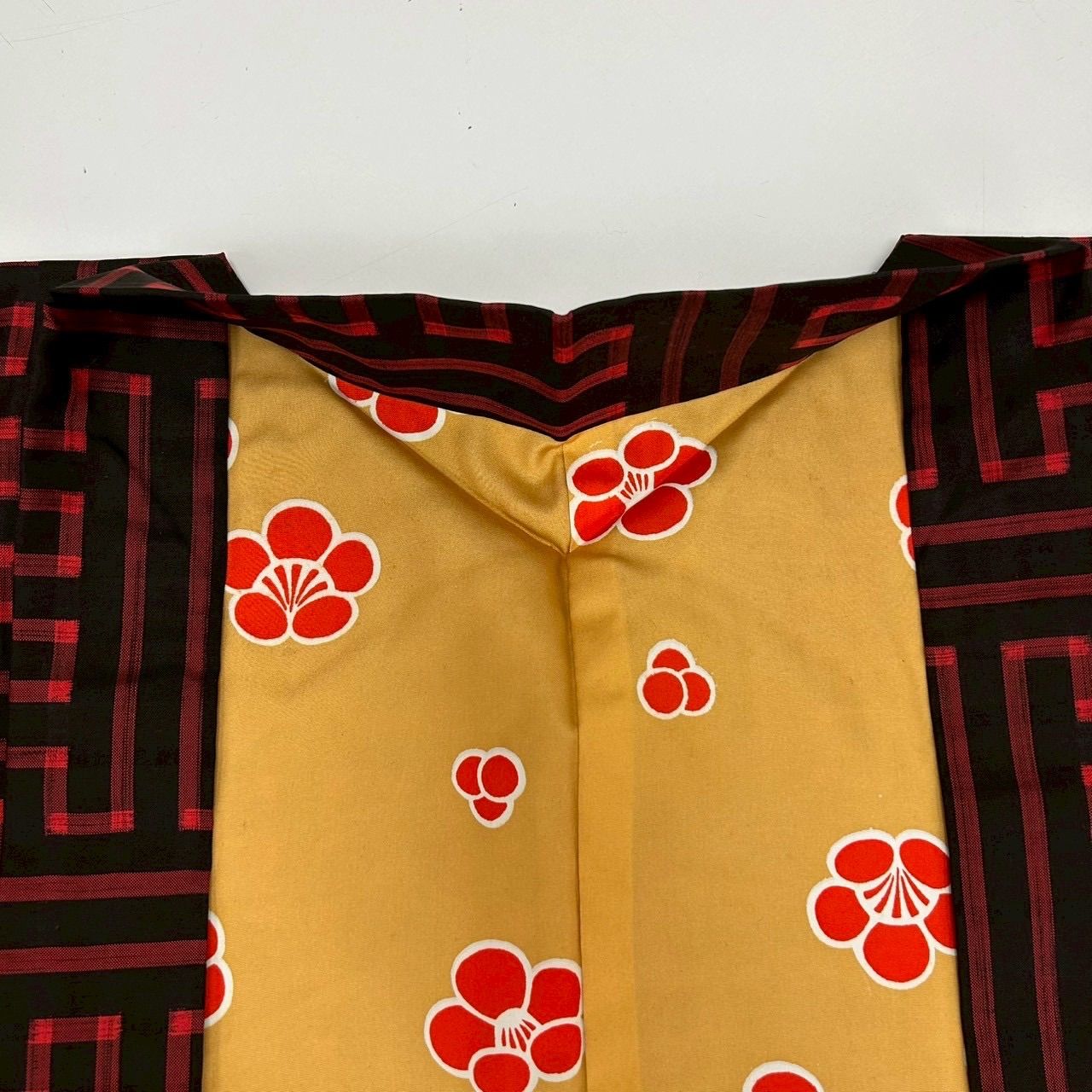 ラ*ん様 ⭐️本場奄美大島紬 龍郷 赤 2玉 ラ*ん様 ⭐️本場奄美大島紬 龍郷 赤 2玉 ラ*ん様