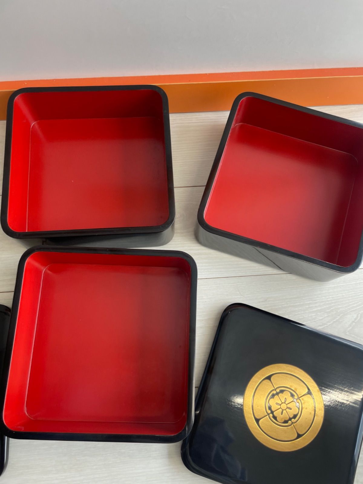 重箱　輪島塗　3段　特注　家紋　丸に木瓜　若島屋謹製 重箱 輪島塗 3段 特注 家紋 丸に木瓜 若島屋謹製 Amazon.co.jp: 木製