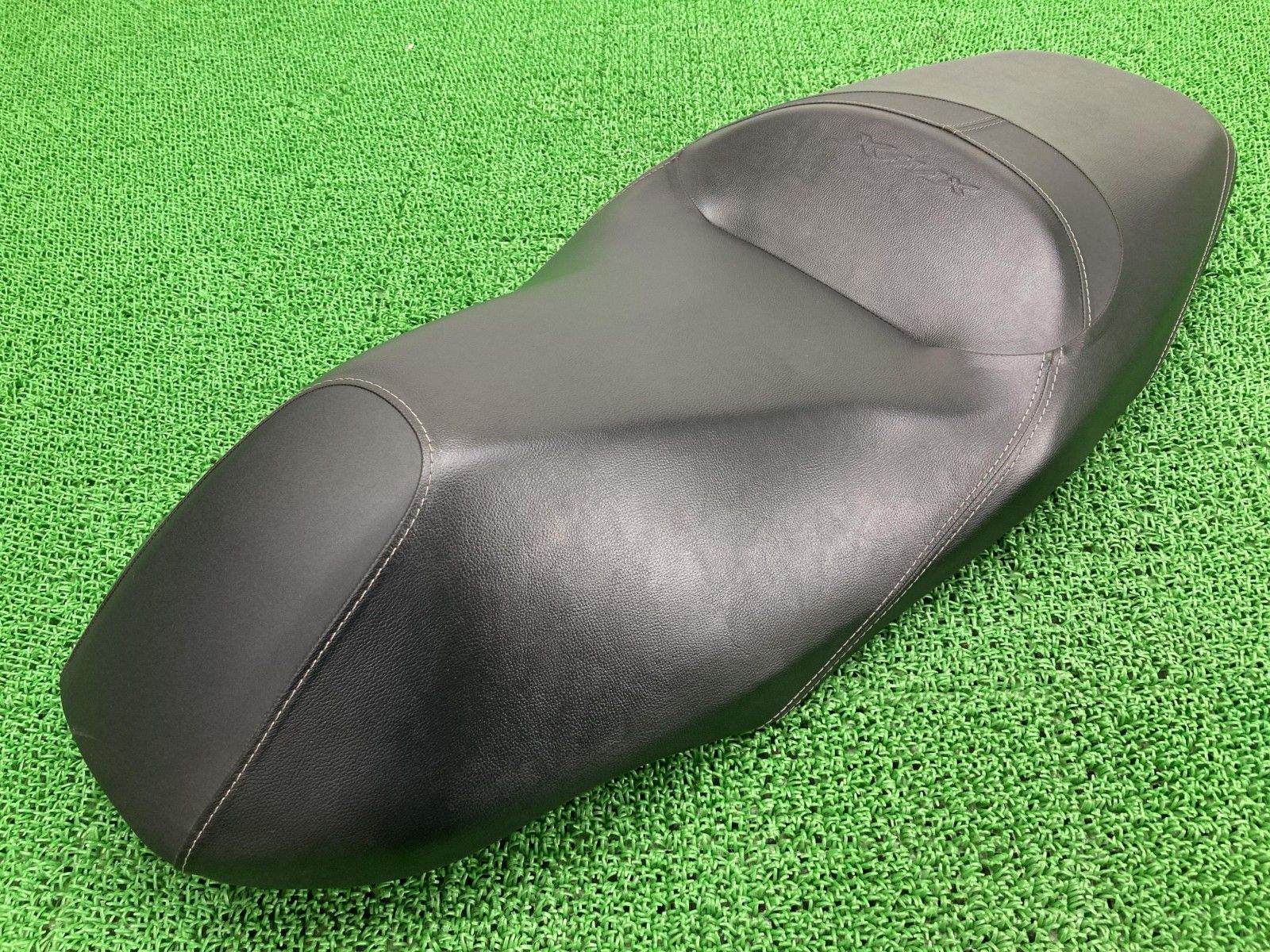 XMAX シート B74-F4730-00 ヤマハ 純正 バイク 部品 SG42J X-MAX 8破れ無し 修復素材やノーマル戻しに 車検 Genuine wC