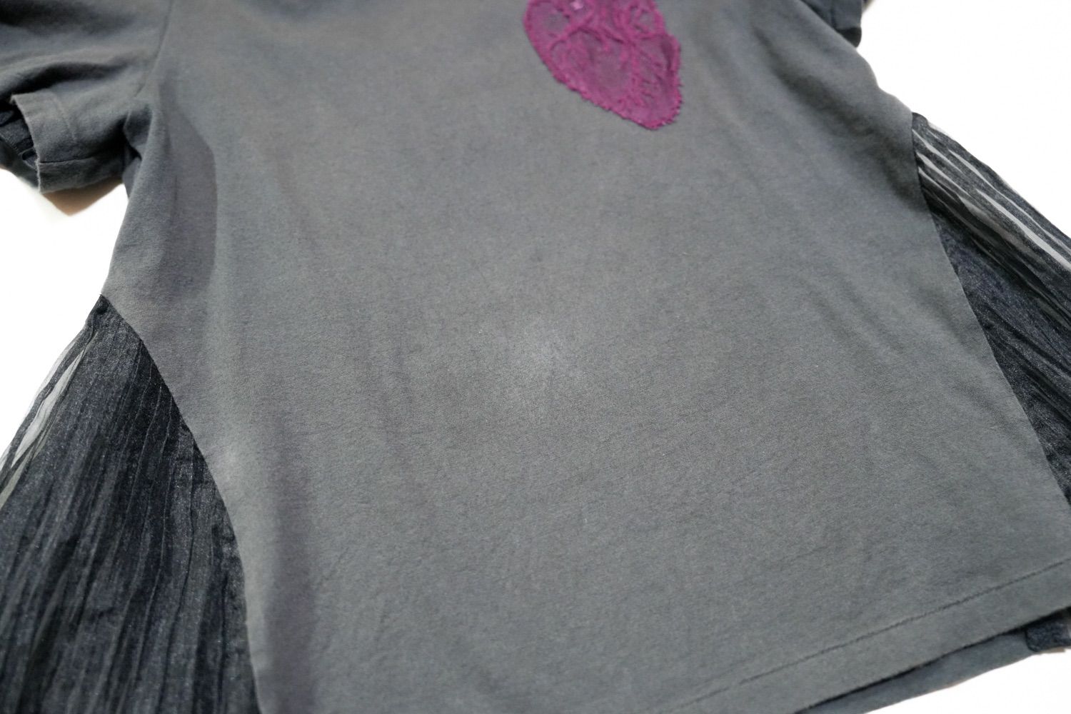 心臓レース刺繍プリーツTシャツ ハート