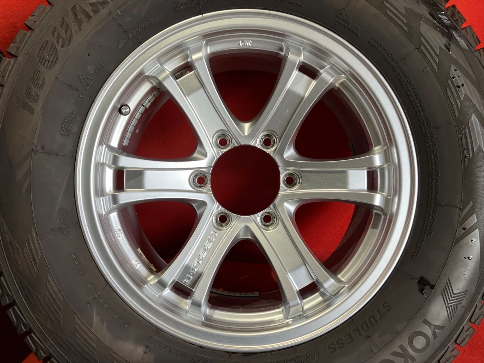 265/65R17 スタッドレスタイヤホイールセット ナット付プラド 溝深