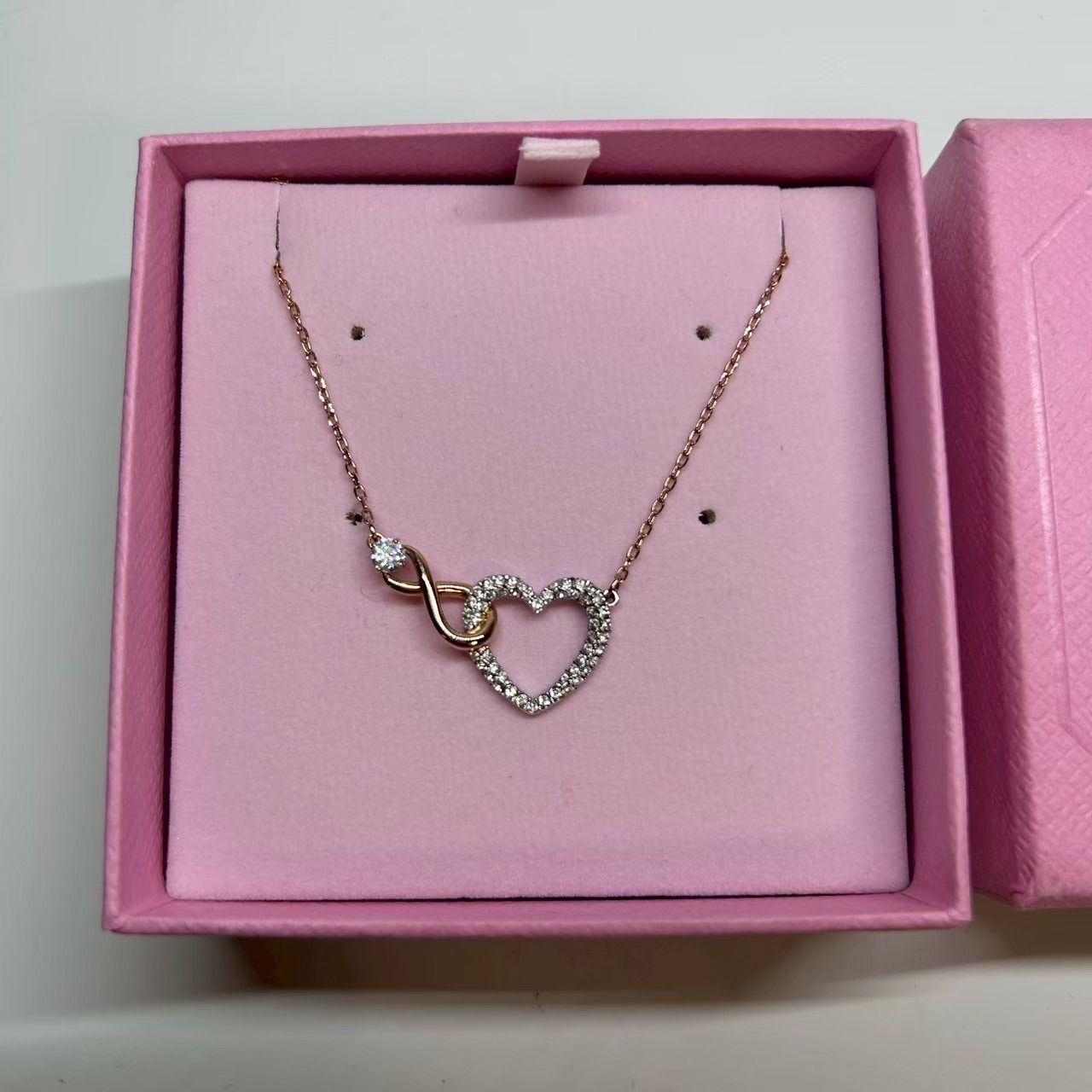 SWAROVSKI スワロフスキー インフィニティハート ネックレス ピンク