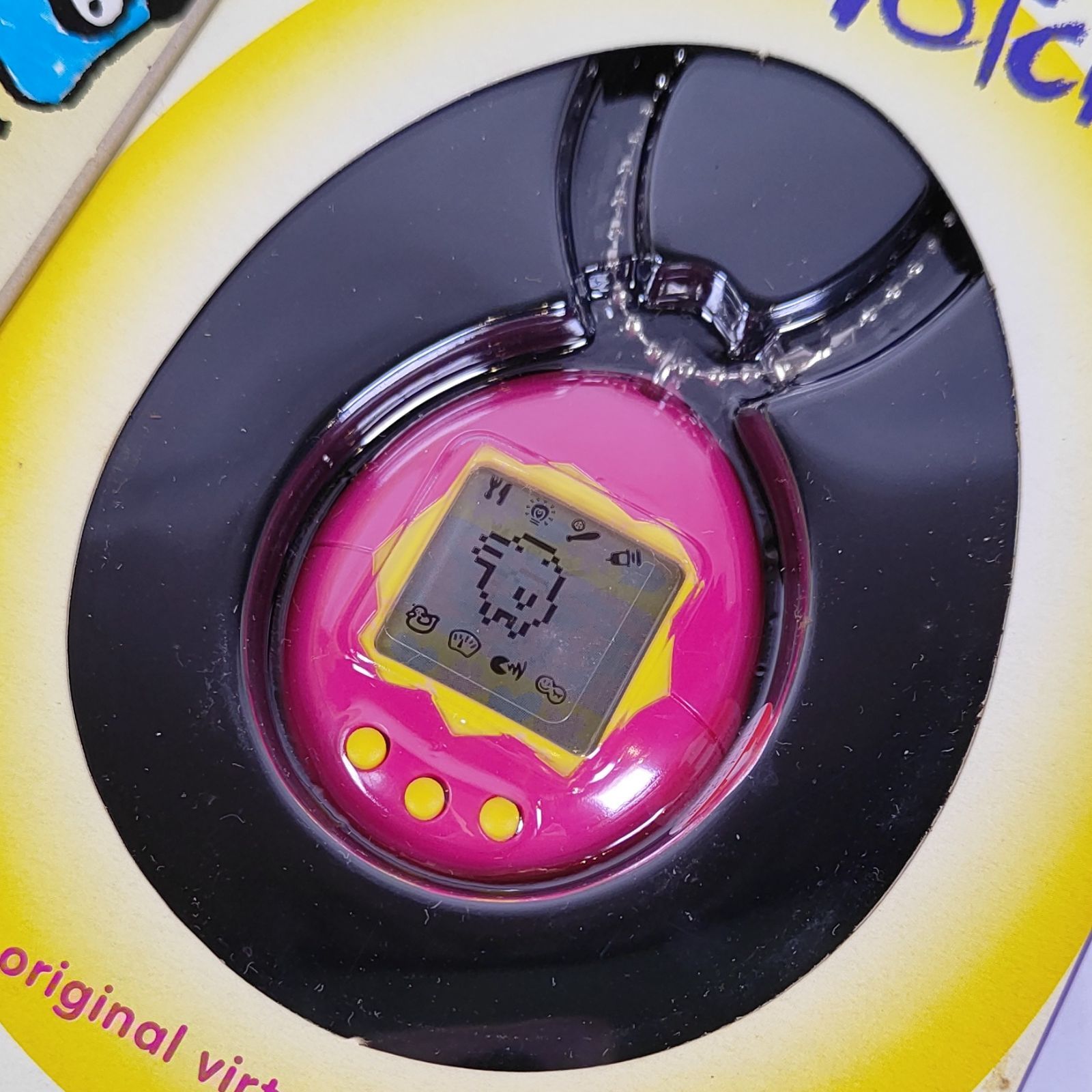 ☆【新品未開封】 海外版 TAMAGOTCHI たまごっち (ピンク・枠イエロー