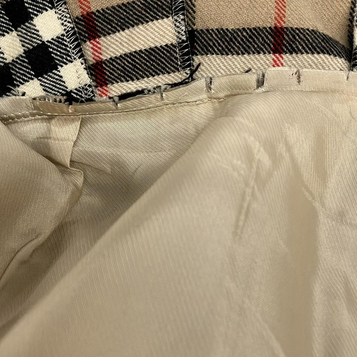品質保証、送料無料! Burberry s バーバリーズ スカート サイズ011AB2 レディース - ベージュ×黒×レッド ひざ丈 チェック柄 プリーツ 【超美品】