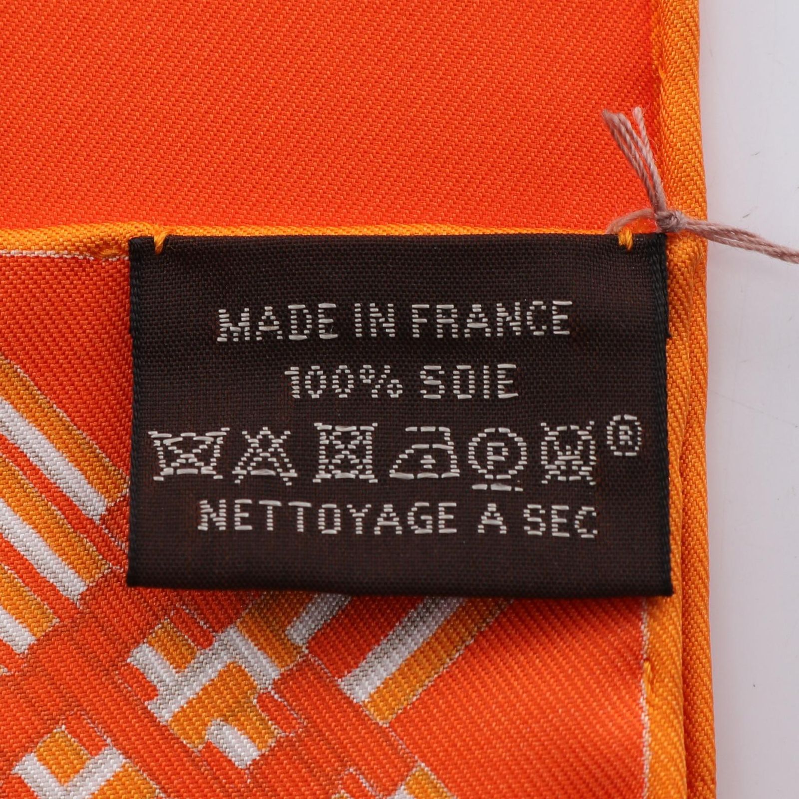 未使用タグ付き　エルメス90シルクスカーフ　Masan＆Masan　箱、カード HERMES - エルメス HERMES カレ90 MASAN&MASAN スカーフ 衣料品