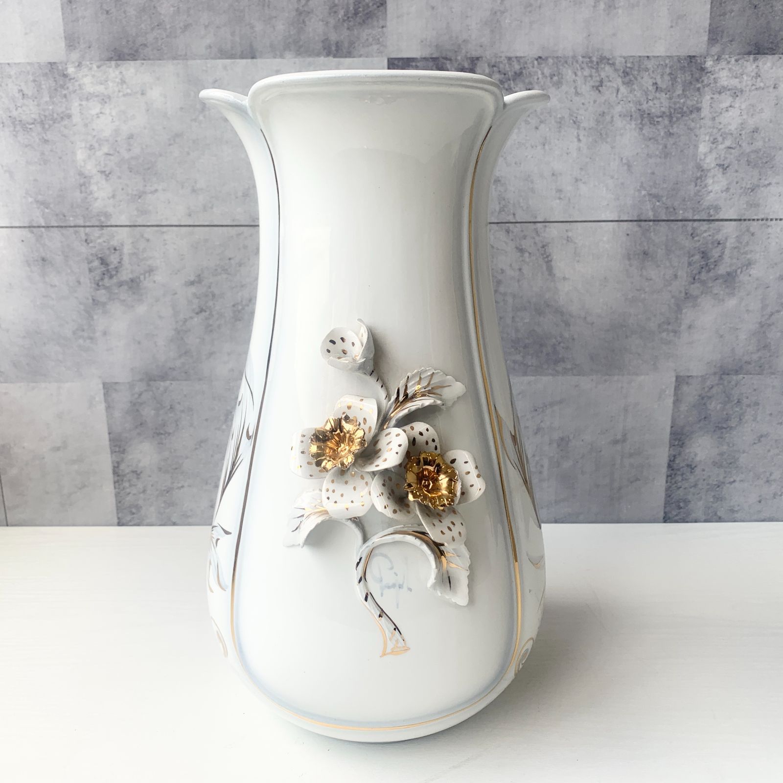 花細工 花瓶 フラワーベース 金属細工? 立体 花びら 白 ホワイト 洋風 シャビーシック インテリア オブジェ おしゃれ リビング