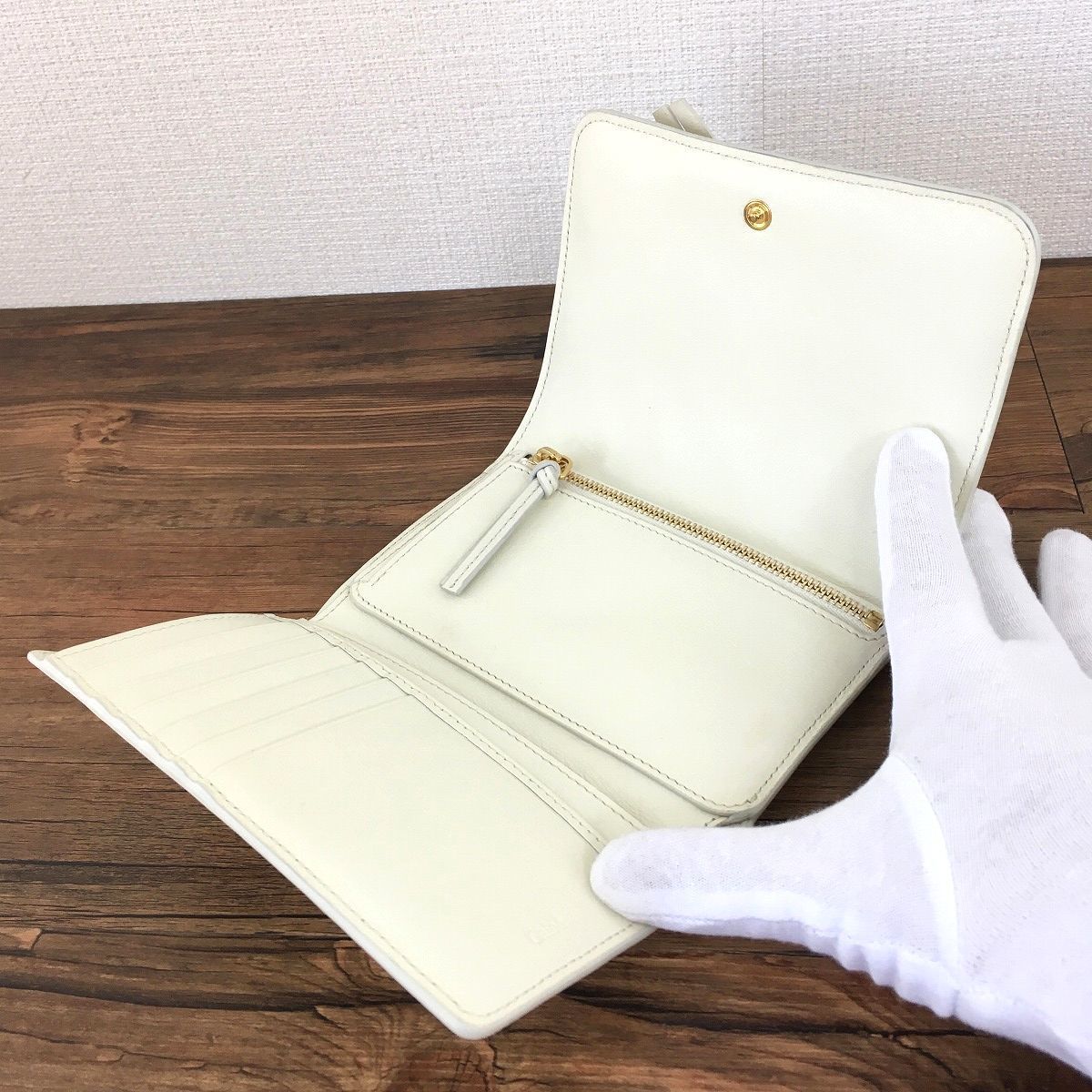 228 送料込み！ 未使用品 Chloe 三つ折り財布 CHC18AP943A04119  