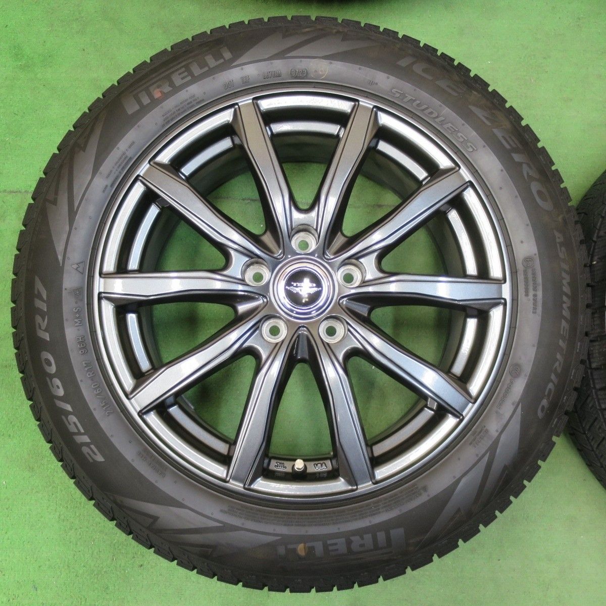 215/60R17　　スタッドレスタイヤ　17インチ　ピレリ　アイスアシンメトリコ　※年式指定不可でございます※　トヨタ　カローラクロス ピレリ ICE ZERO ASIMMETRICO 2024年製 数量限定 スタッドレス ミツヤ