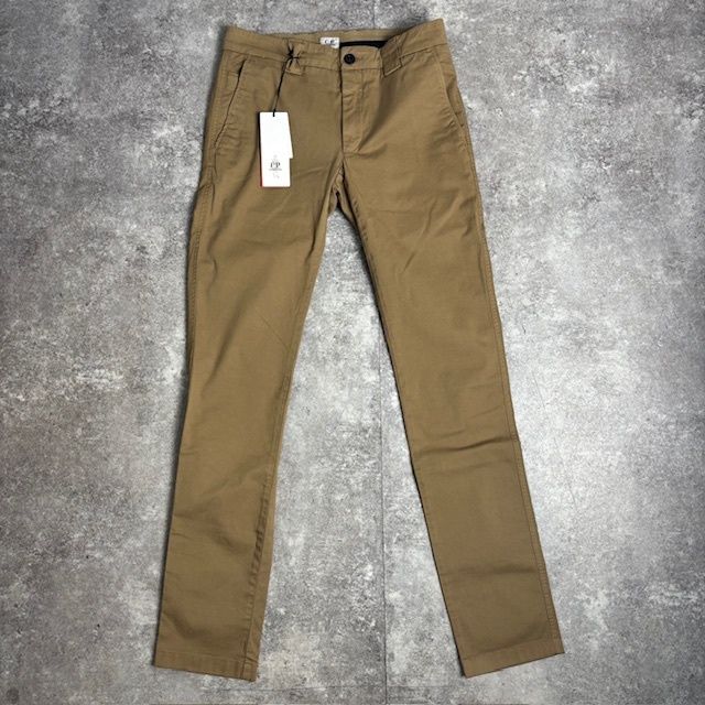 C.P.COMPANY シーピーカンパニー ベージュ ブラウン コットン ルーマニア製 スリムパンツ ストレートパンツ 06CMPA101A