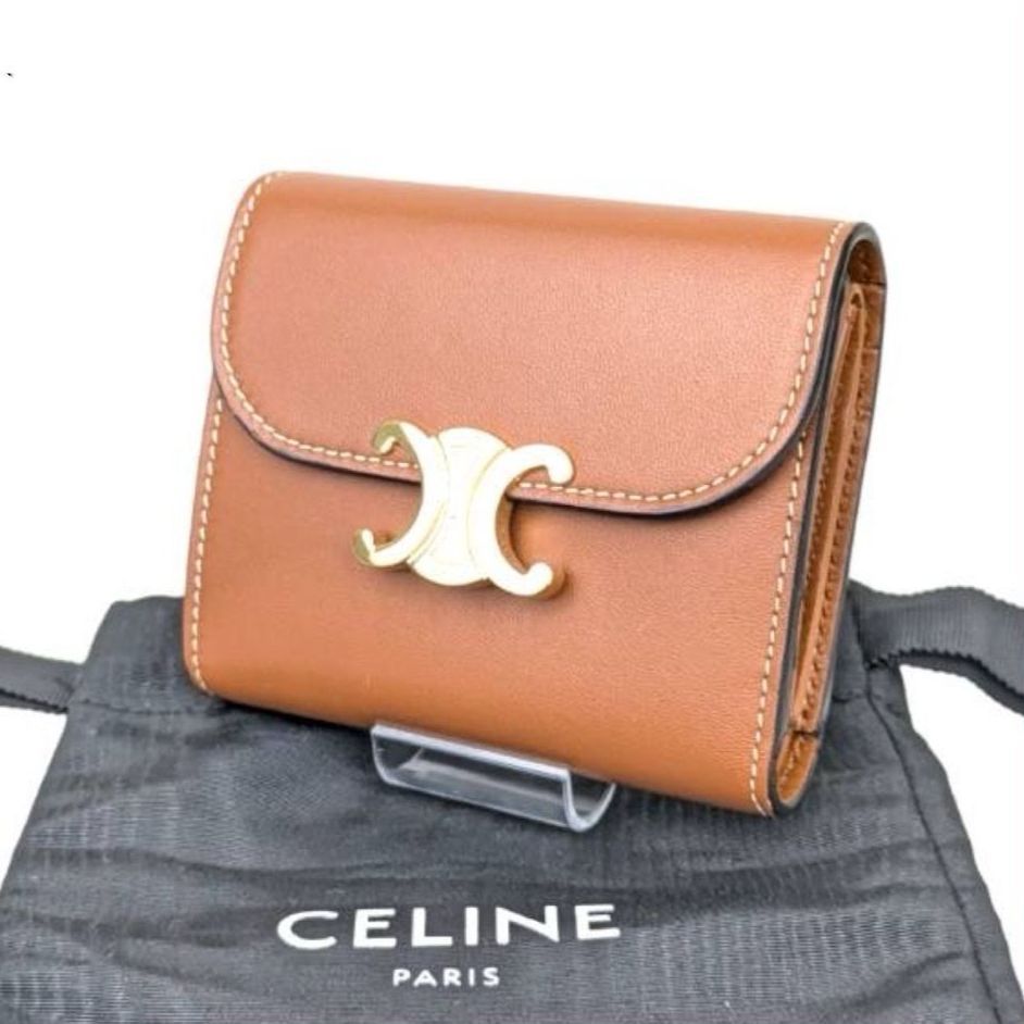 オープニング価格 オシャレ【美品】CELINE セリーヌ トリオンフ スモール フラップ ウォレット 三つ折り財布 ミニ財布 タン レザー レディース  - メルカリ