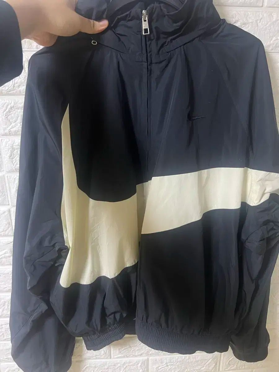 【雷市場（ポンジャン）商品韓国直送】 Nike(ナイキ） スウッシュ ウインドブレーカー 黒