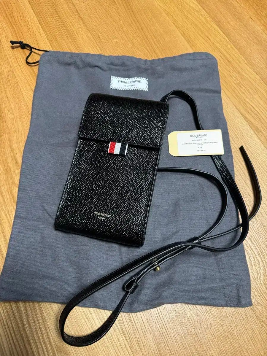 THOM BROWNE (正規品/関税送料込み) ロゴ cross bag 13534541_32073063_1000.jpg
