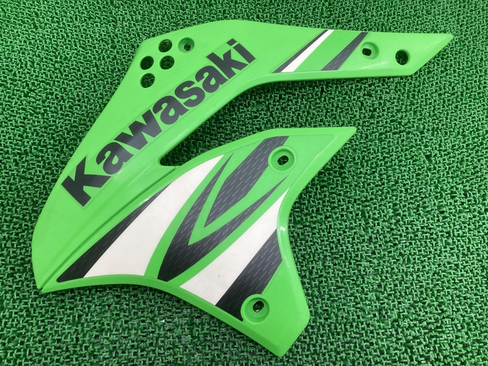 KX450F シュラウド 左 緑 49089-0038 カワサキ 純正 バイク 部品 KX450D 08年モデル サイドカバー 割れ欠け無し 希少品 【中古】 38 バイク KX450F シュラウド 左 緑 49089-0038 カワサキ 純正 バイク