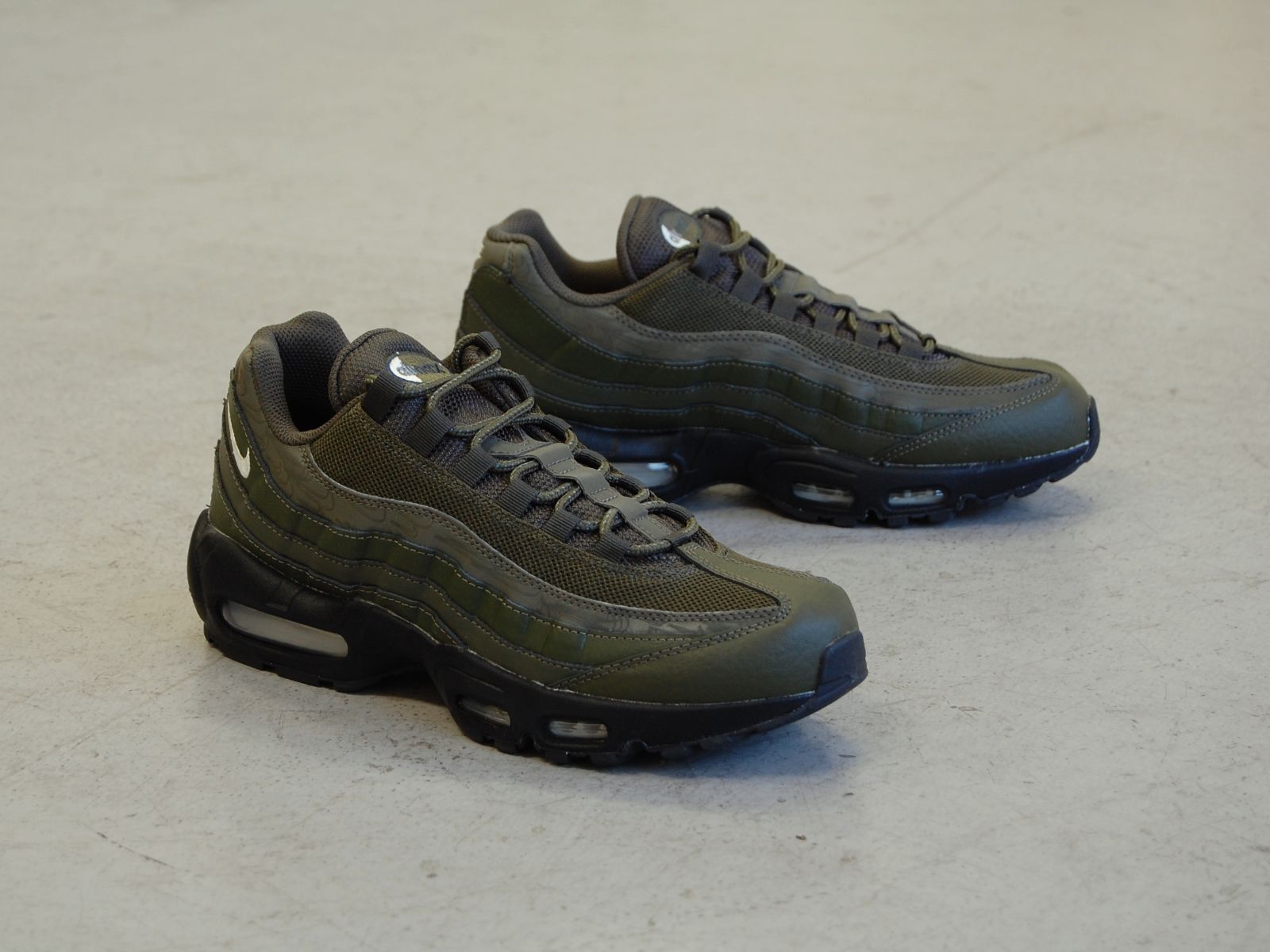Nike Air Max 95 Aurora Green HV6062-001 | SneakerNews.com