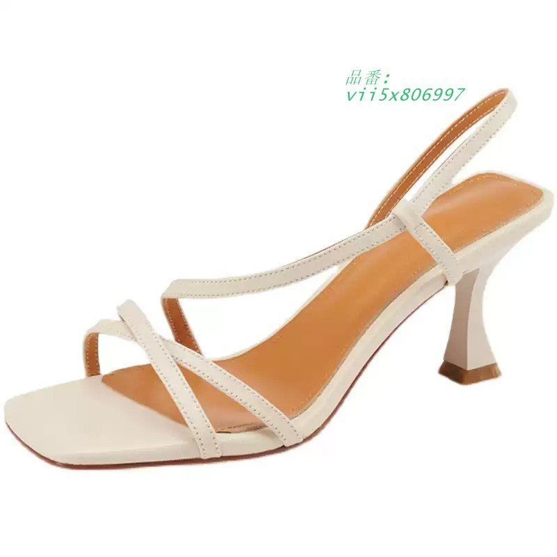 華奢サンダル 細ストラップ