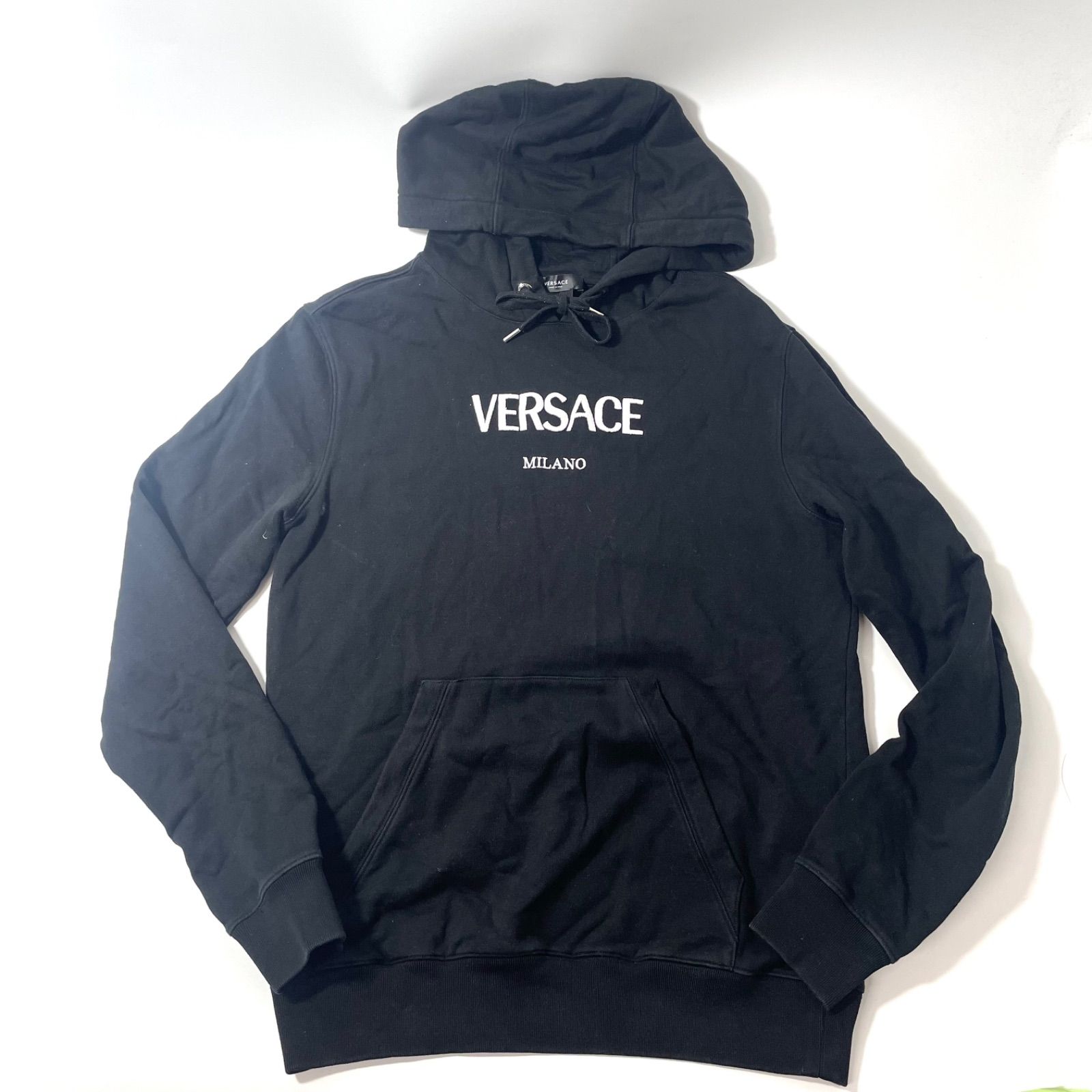 M0914-46-F VERSACE ヴェルサーチ 現行品 パーカー フーディー 細身 黒 Mサイズ イタリア製 - メルカリ