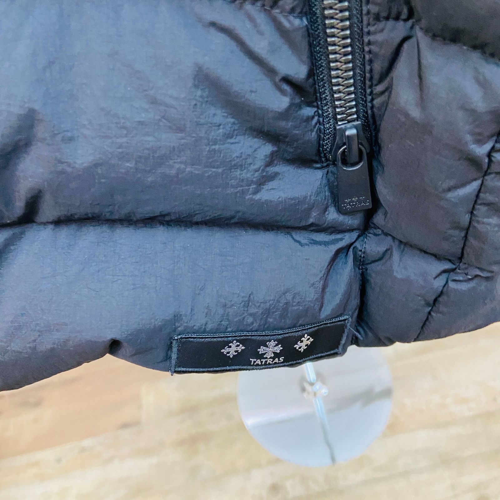 美品 TATRAS タトラス グースダウン フード付き ダウンベスト
