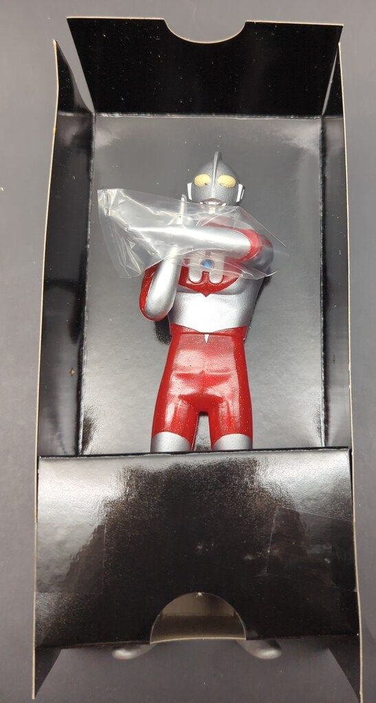 バンダイウルトラヒーローシリーズ　イベント限定　光線シャイニークリアレッド Amazon.co.jp: ウルフェスソフビ ウルトラマン スペシウム光線