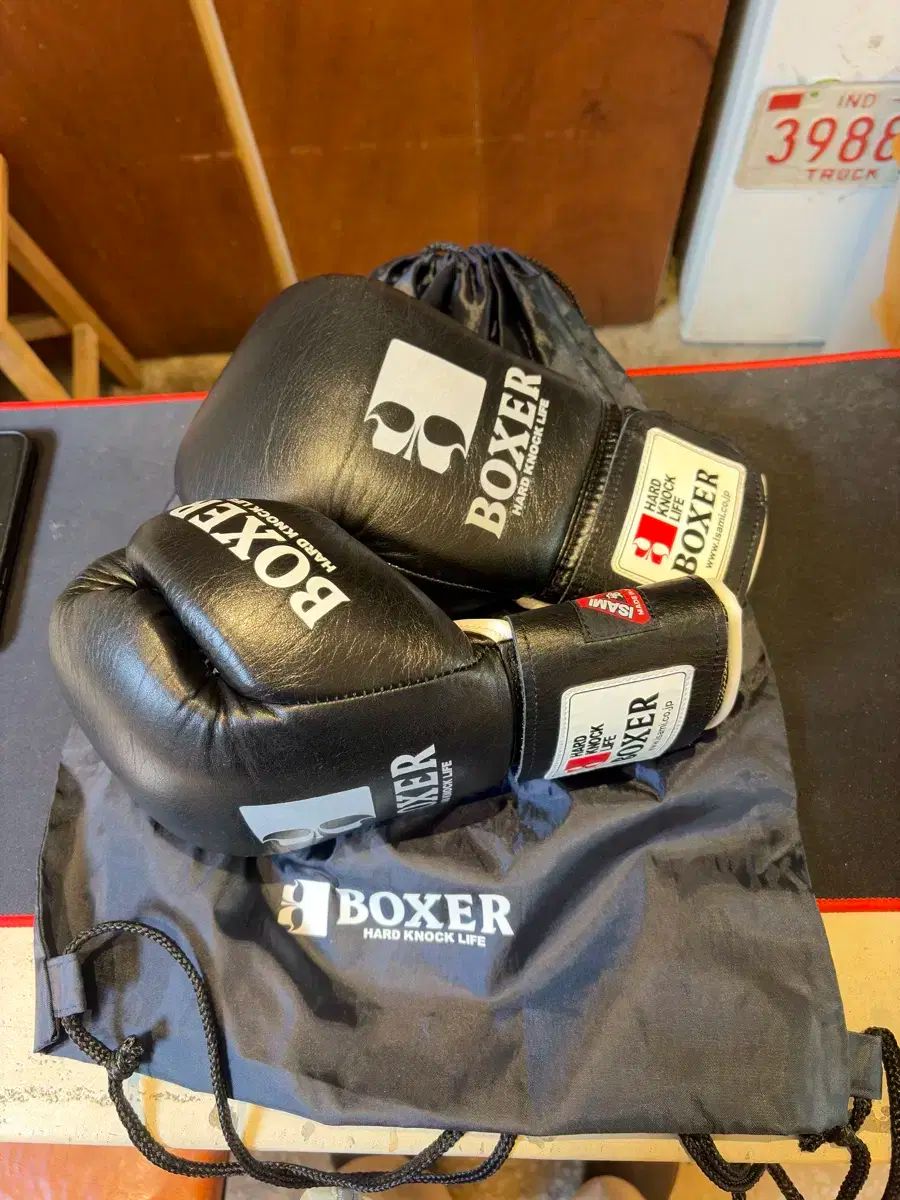 ISAMI ボクシンググローブ 10oz ブラック バックル イサミ