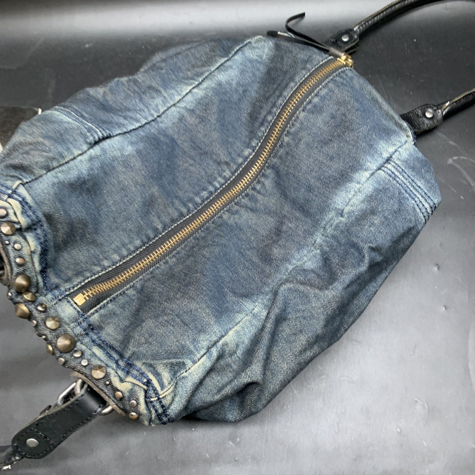 DIESEL スタッズ付きレザーハンドバッグ Z289 Diesel ディーゼル スタッズ付き デニムハンドバッグ