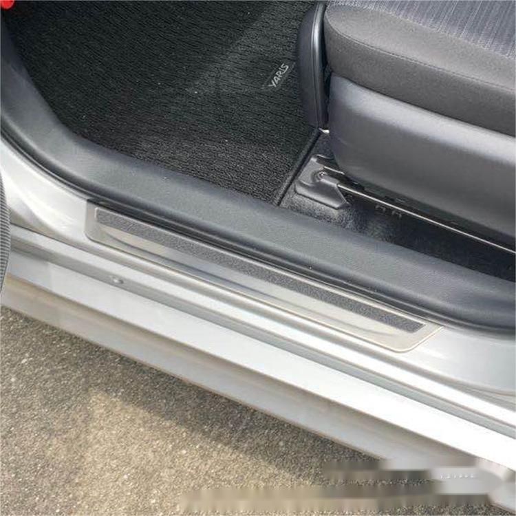 トヨタヤリス KSP210 MXPA1 MXPH1 2020年以降対応 ドアステップスカッフプレート 外装 保護ガーニッシュ 4PCS 鏡面仕上げ