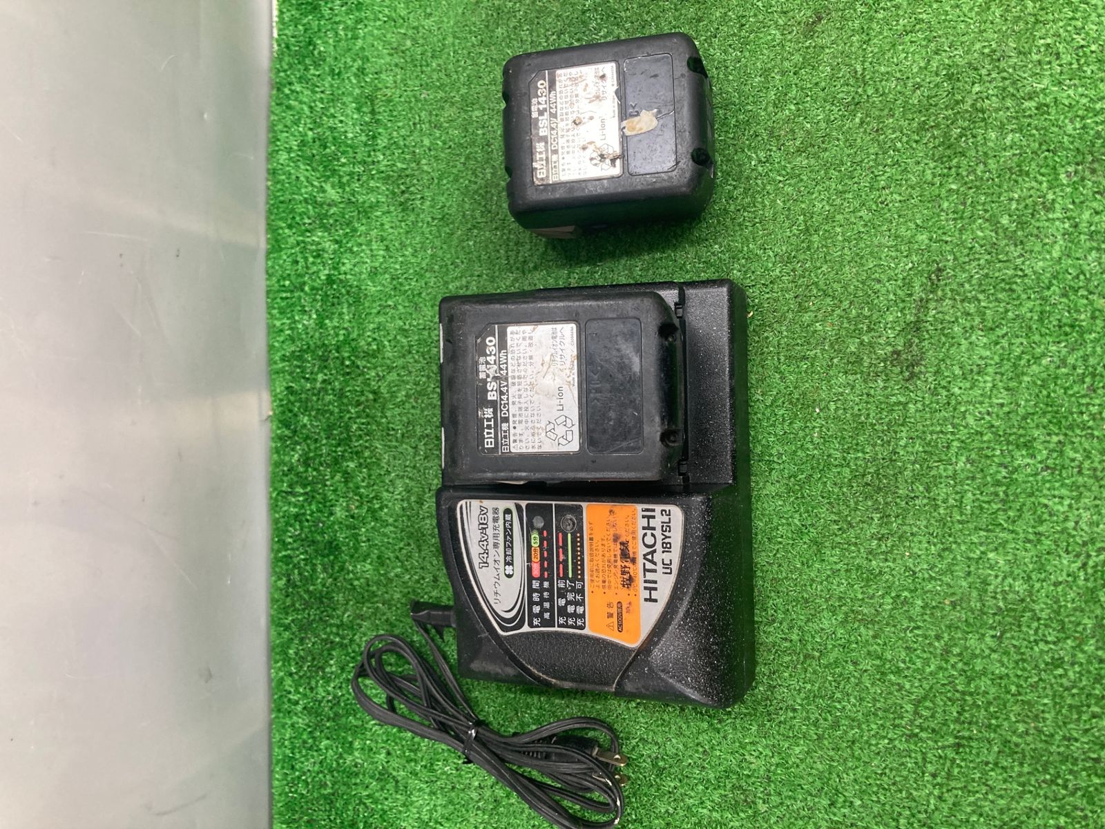 【中古品】【0922】日立工機 14.4v3.0Ahバッテリx2+充電器セット BSL1430x2+UC18YSL2　IT37PX4HN4HM