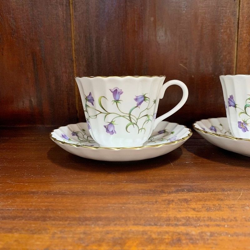 スポード カンタベリー カップ＆ソーサー 2客セット Spode CANTERBURY フリル 花柄 金彩 ムラサキ バイオレット パープル オシャレ  ボーンチャイナ 英国【RU0709-7】 - メルカリ