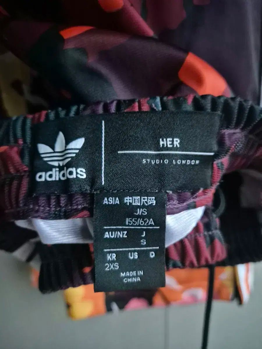 Adidas アディダス ウーマンズ Her studio フローラル トラック スーツ セットアップ その他 セットアップ レディース