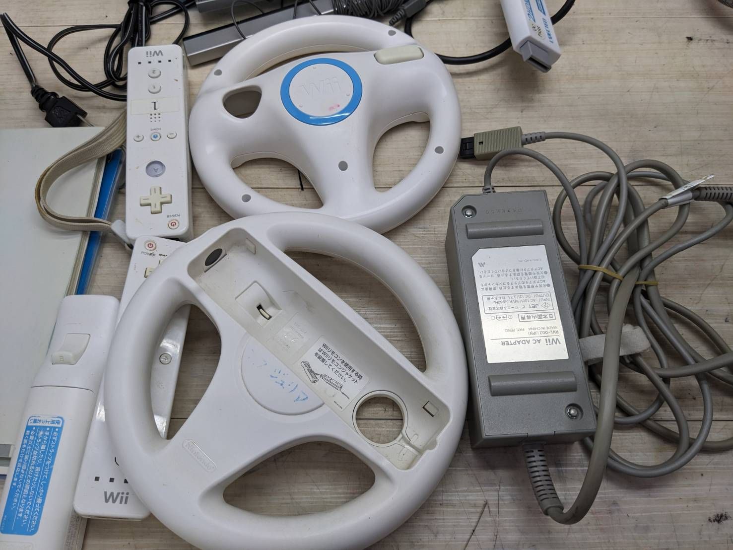 値下げしました！！Wii本体、コントローラー2個、人気ソフト4本セット retort-store_alto-wii-set-04