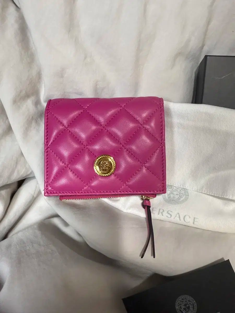 Versace(ヴェルサーチェ) ピンク キルティング 財布 新品 ヴェルサーチ