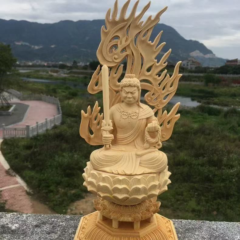 桧木木彫り 彩繪描金 不動明王像｜天然檜材使用・本金切金仕上げ・高さ28cm 不動明王 彩色 金 色付き 28cm お不動さん 仏像 守本尊 酉年 炎