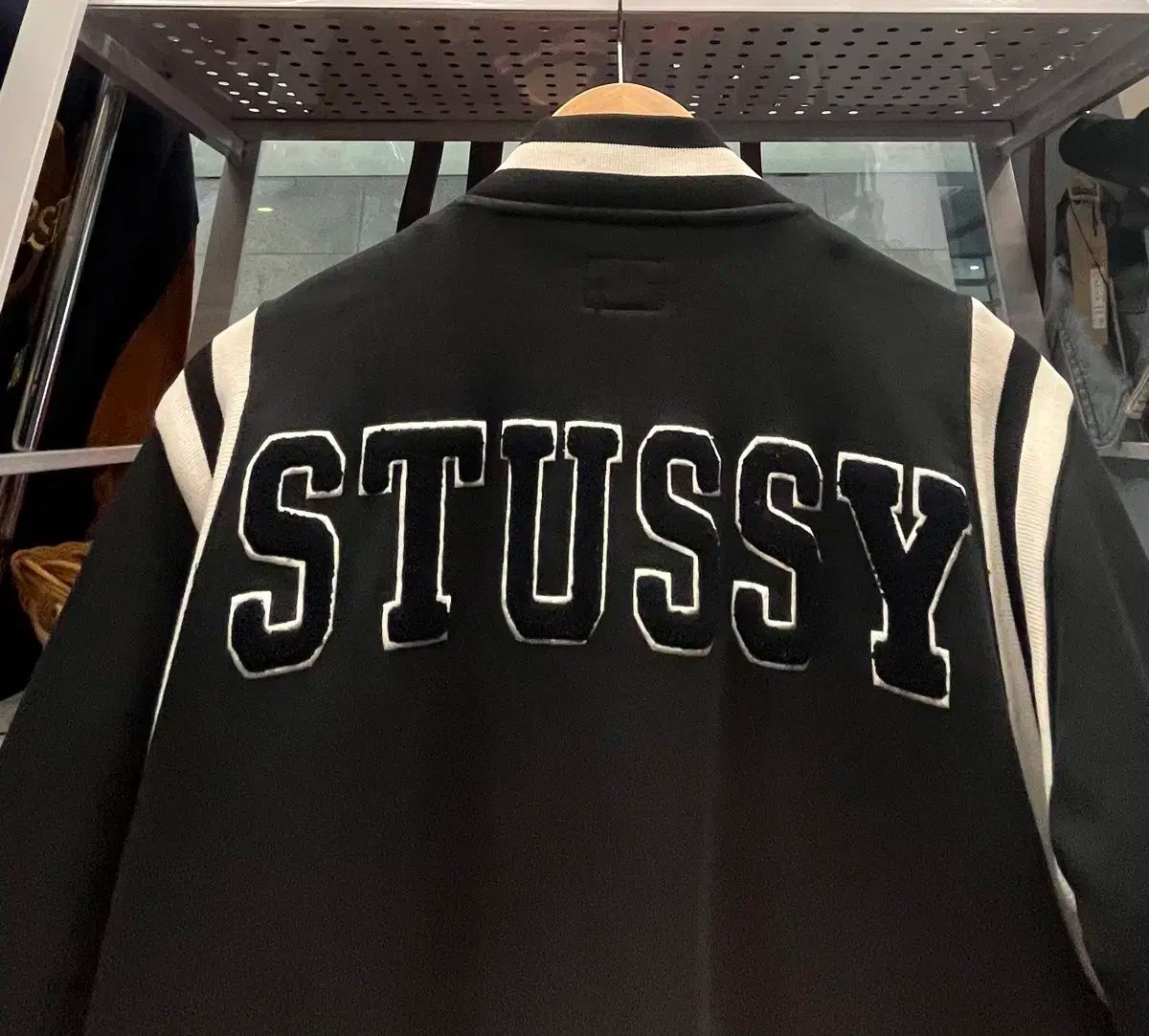 Stussy ブラック スタジアムジャケット 10s STUSSY(ステューシー) 黒 スタジアム ジャケット - メルカリ