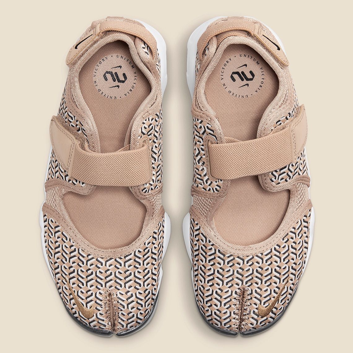 NIKE AIR RIFT 24cm color : ゴールド