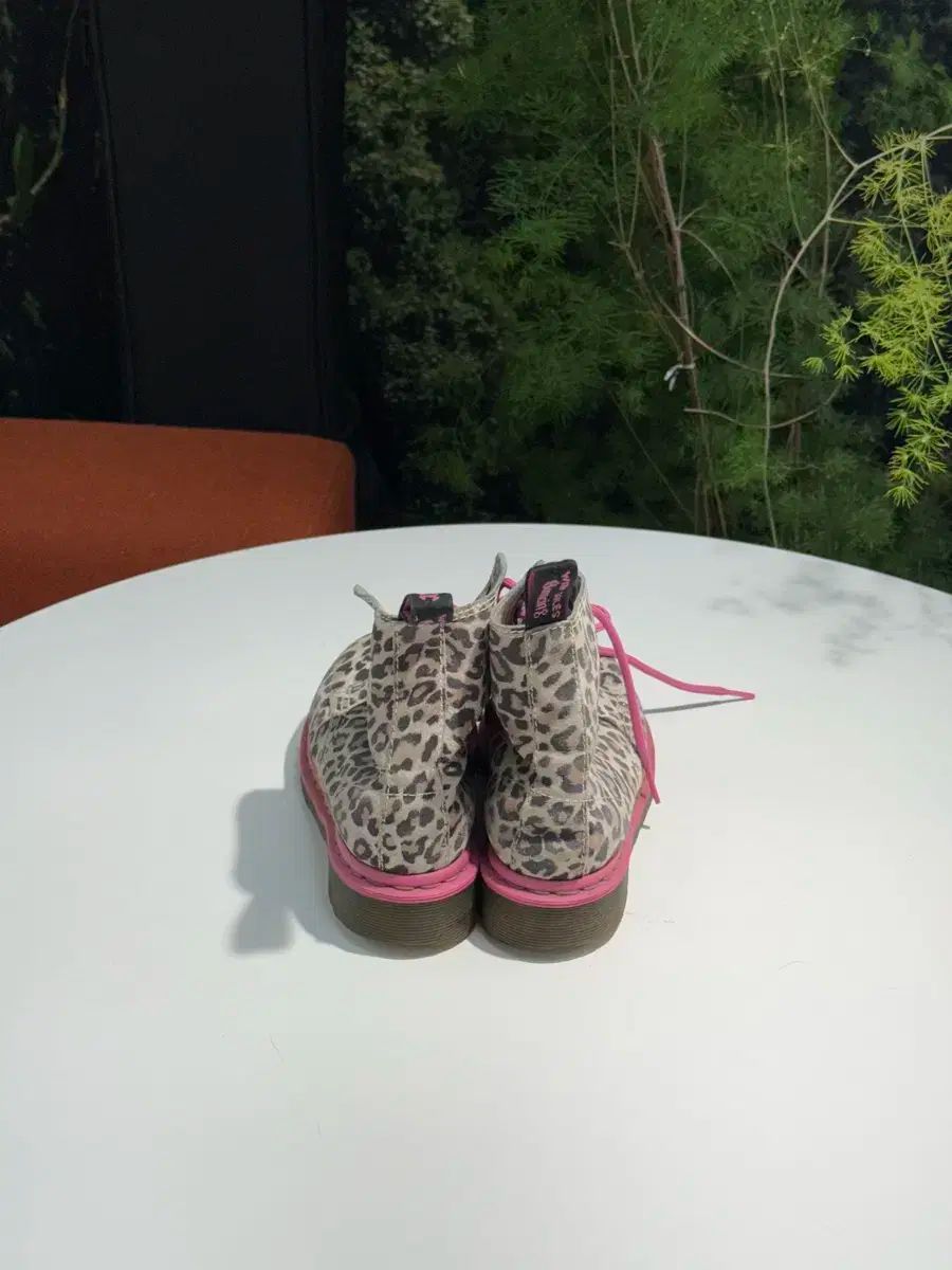 ドクターマーチン ピンクヒョウ柄