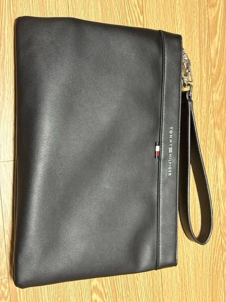 Tommy Hilfiger トミーヒルフィガー クラッチ