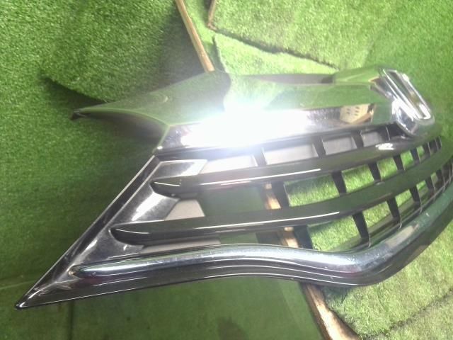 個人宅不可 離島不可 シャトル DAA-GP8 ラジエーターグリル フロントグリル 71121-TD4-J01 自社品番250500 色 NH823M