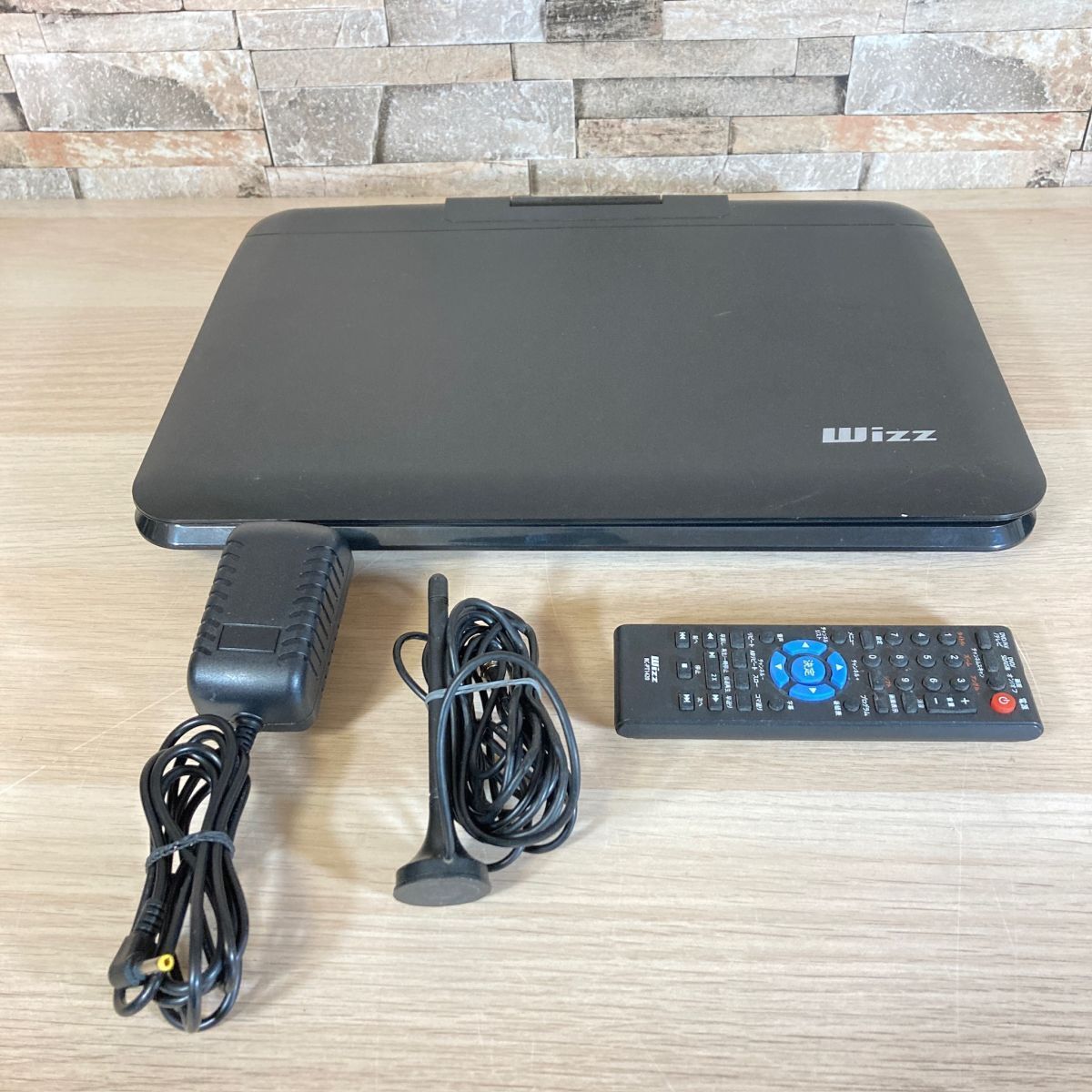1126241 動作品　14インチ フルセグ ポータブル DVDプレーヤー Wizz DV-PT1420
