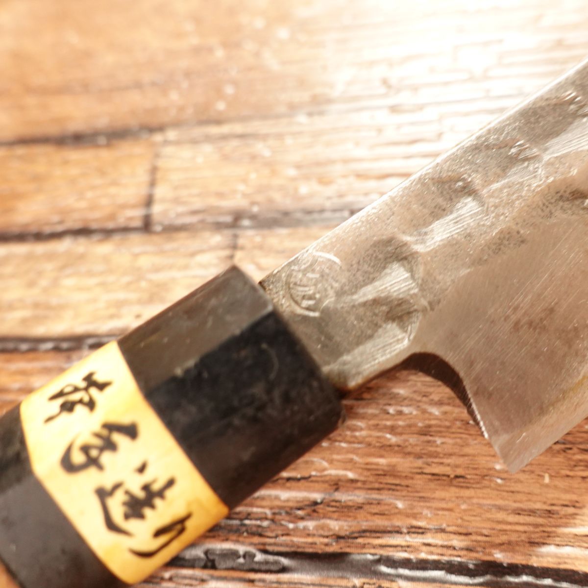 安来 青鋼 柳刃包丁 研ぎ済 刺身包丁 槌目紋 黒打ち 本手造り - メルカリ