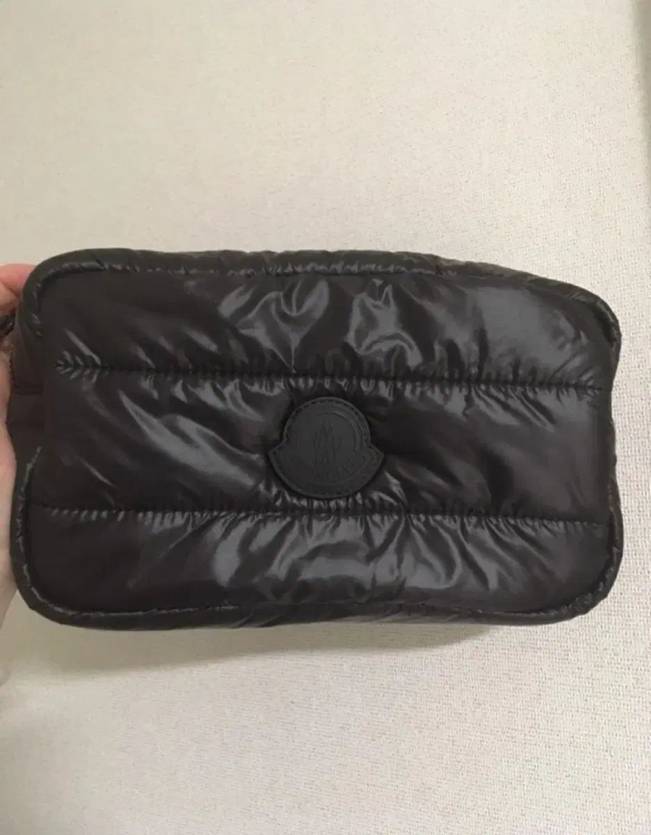 MONCLER モンクレール ダウン ポーチ オールブラック