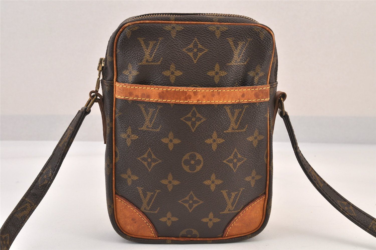 LOUIS VUITTON ルイヴィトン モノグラム ダヌーブ ショルダークロス 