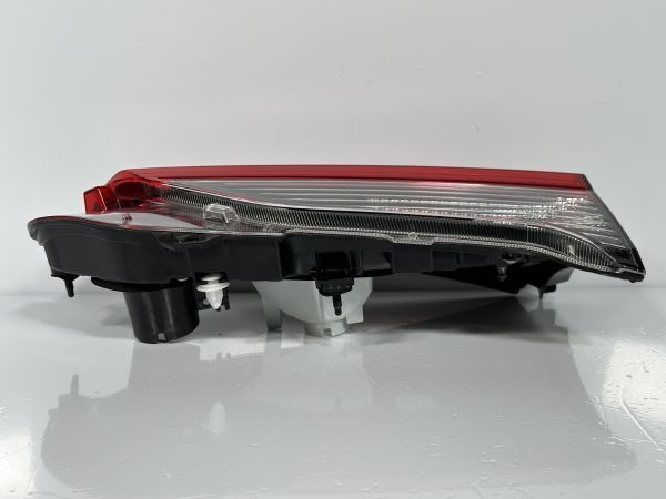 美品/低走行 RAV4 MXAA52 MXAA54 AXAH52 純正 右フィニッシャーランプ テールランプ 内側 81581-42151  81580-42150 42-98 R3 - メルカリ