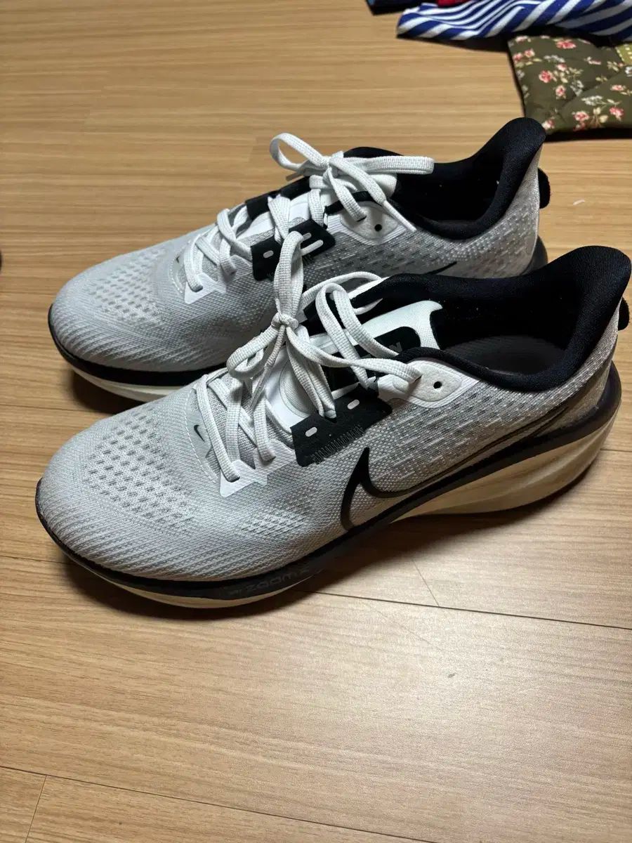 NIKE(ナイキ) ボメロ 17 260mm ランニングシューズ - メルカリ