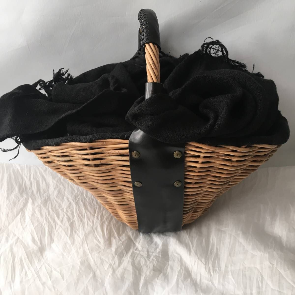 美品 ebagos (エバゴス) 完売 オイルショルダー 紅藤 カゴ 美品 ebagos (エバゴス) 完売 オイルショルダー 紅藤 カゴ