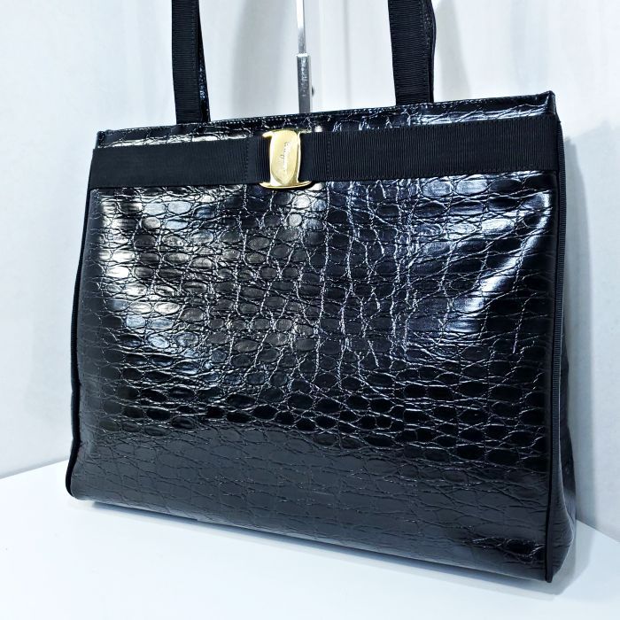 美品】サルヴァトーレフェラガモ Salvatore Ferragamo ヴァラ