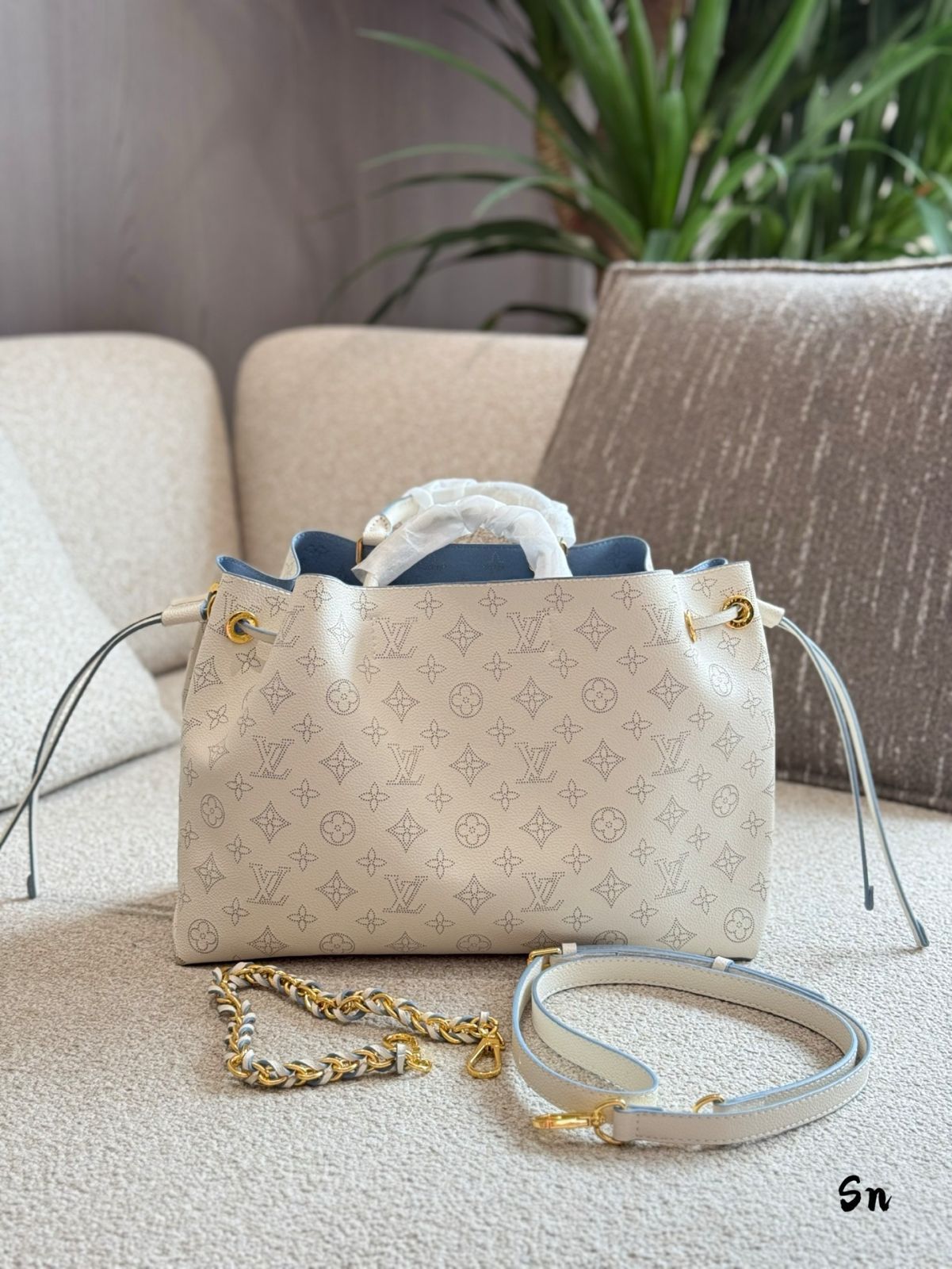 今日特価】Louis Vuitton Bella Mahina Drawstring Bag・ルイ