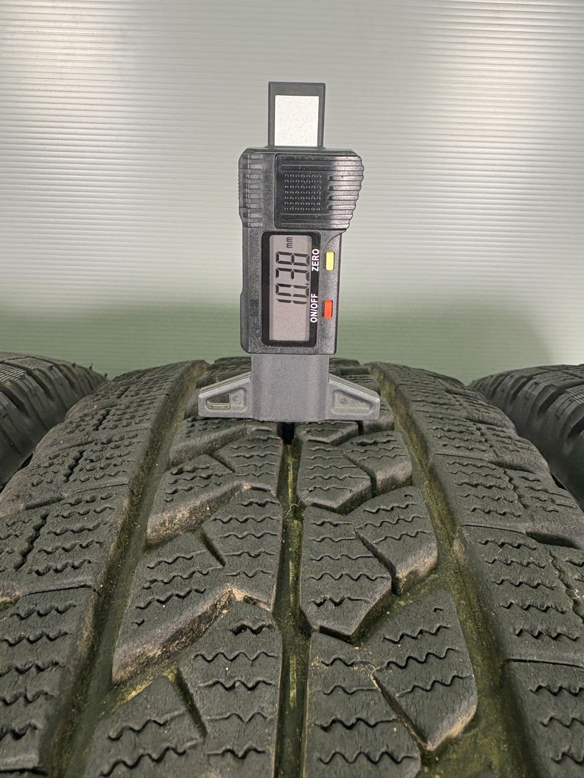 送料無料 205|60R17.5LT ブリヂストン W979 2025年製 4本 冬タイヤ スタッドレス TA581 FFCRYSTALESIA_COM