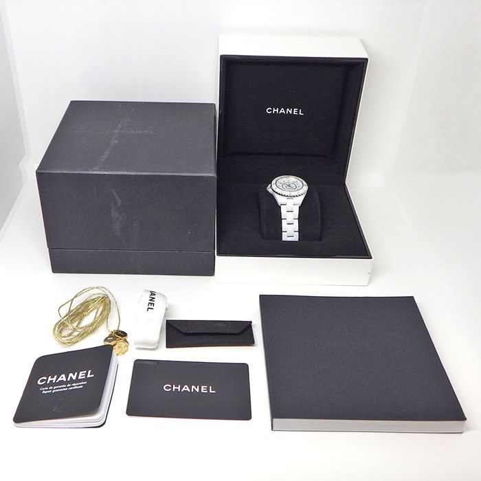 シャネル CHANEL 腕時計 J12 H5703 12ポイント ダイヤインデックス ホワイト文字盤 回転ベゼル SS ホワイト セラミック クオーツアナログ 【箱・保付き】 【中古】 CHANEL - シャネル CHANEL 腕時計 J12 H5703 12ポイント ダイヤ