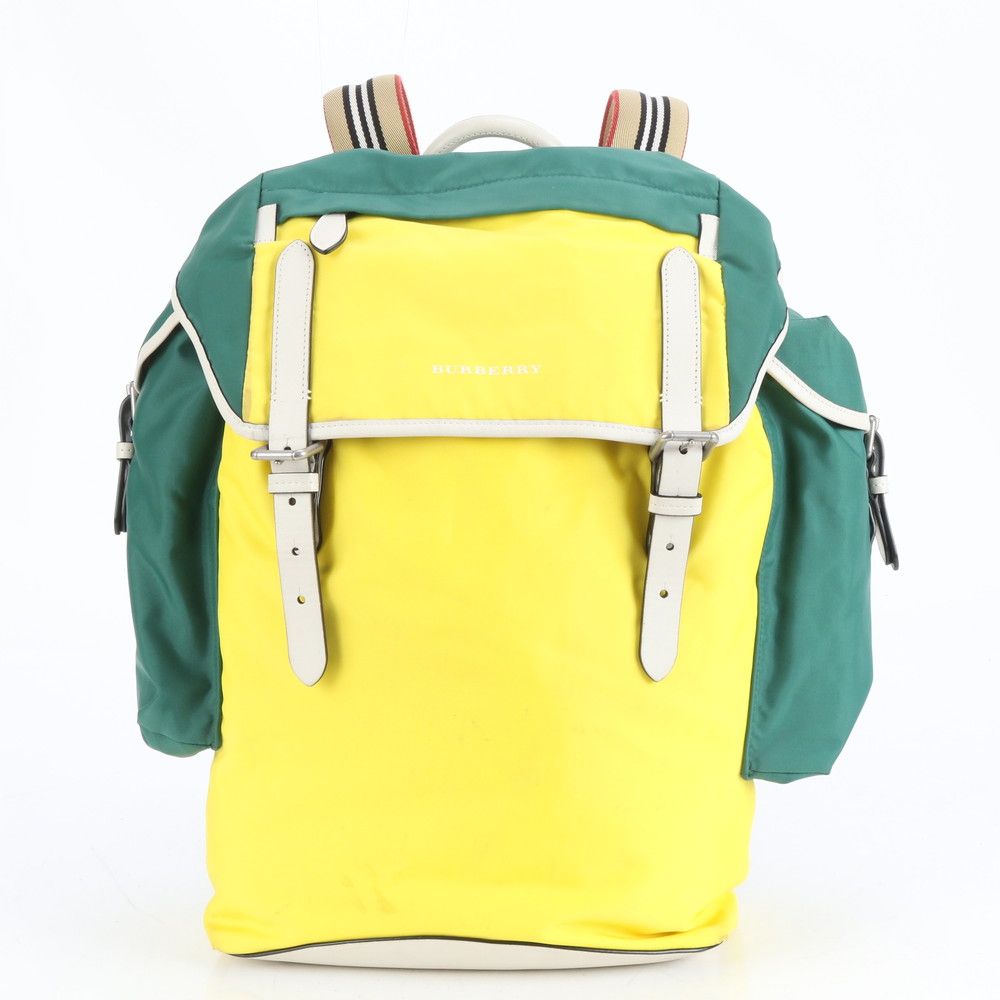 極美品✨バーバリー メッセンジャーバッグ ノバチェック PVC レザー A4収納 極美品✨バーバリー メッセンジャーバッグ ノバチェック PVC レザー A4