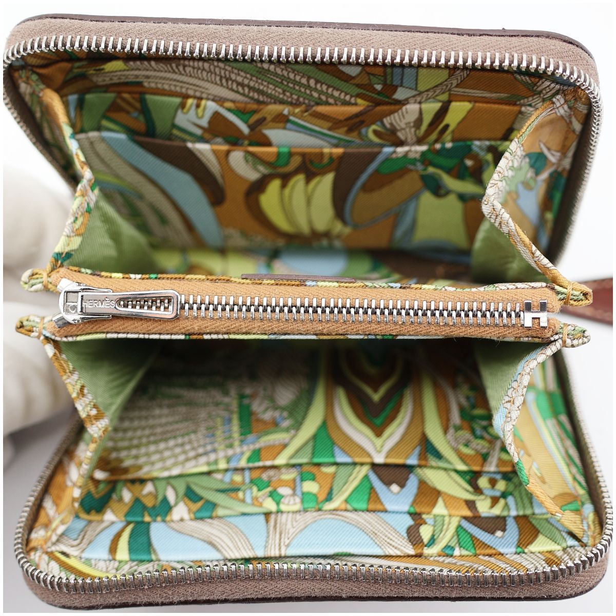 エルメス アザップ シルクイン コンパクト エトゥープ ヴォーエプソン